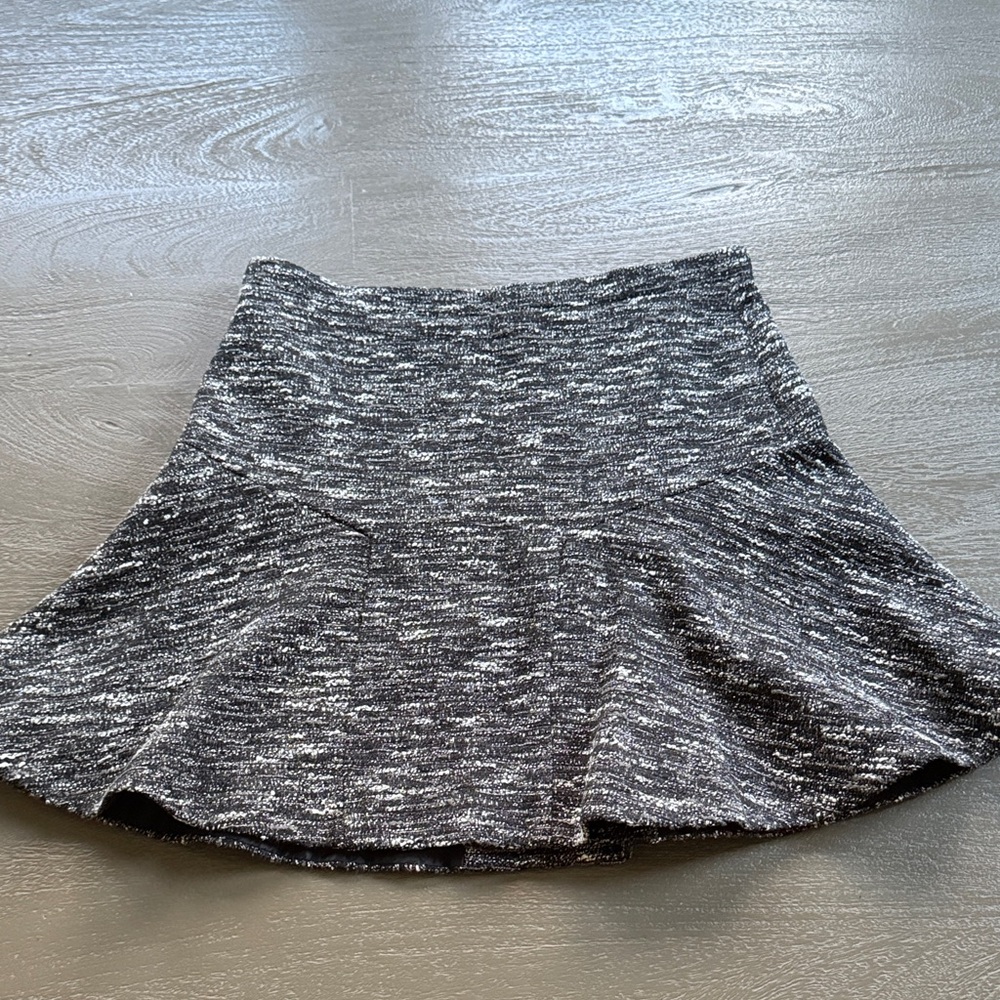 J. Crew Black & White Tweed trumpet skirt, size 4, 17” L, good condition